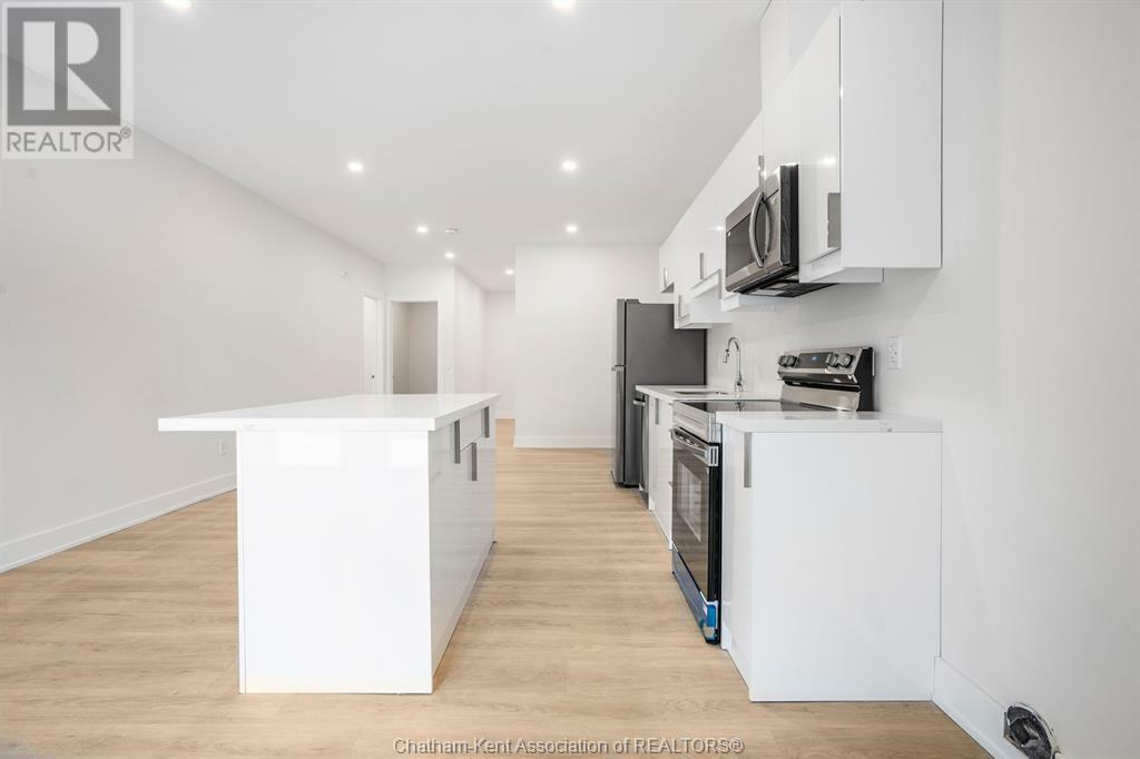 Property Photo:  151-157 King Street 2  ON N7M 1E4 