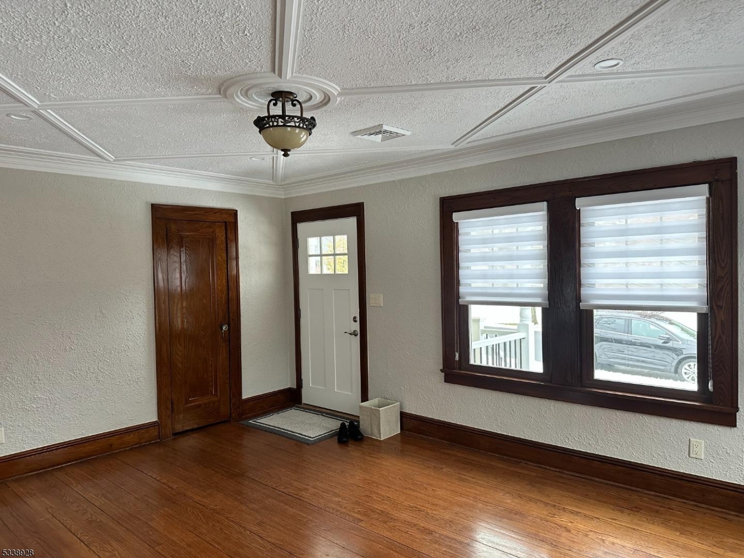 Property Photo:  8 Edgewood Ave  NJ 07481 