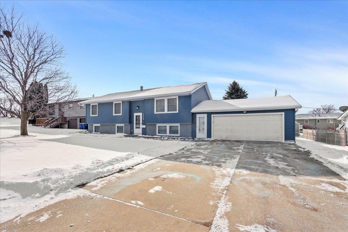 Property Photo:  1324 1st Street SE  IA 50662 