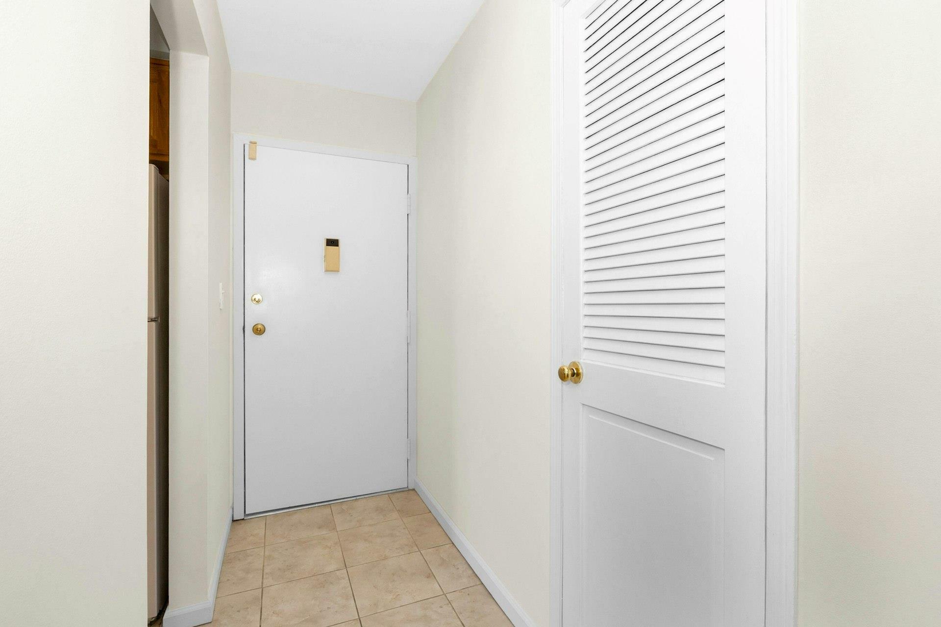 Property Photo:  76 Foxwood Drive 4  NY 10570 