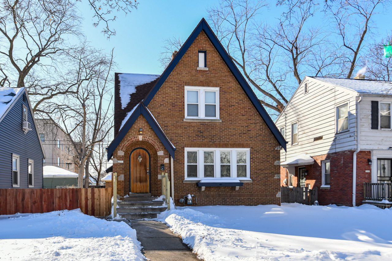 Property Photo: 2237 W Olive St WI 53209