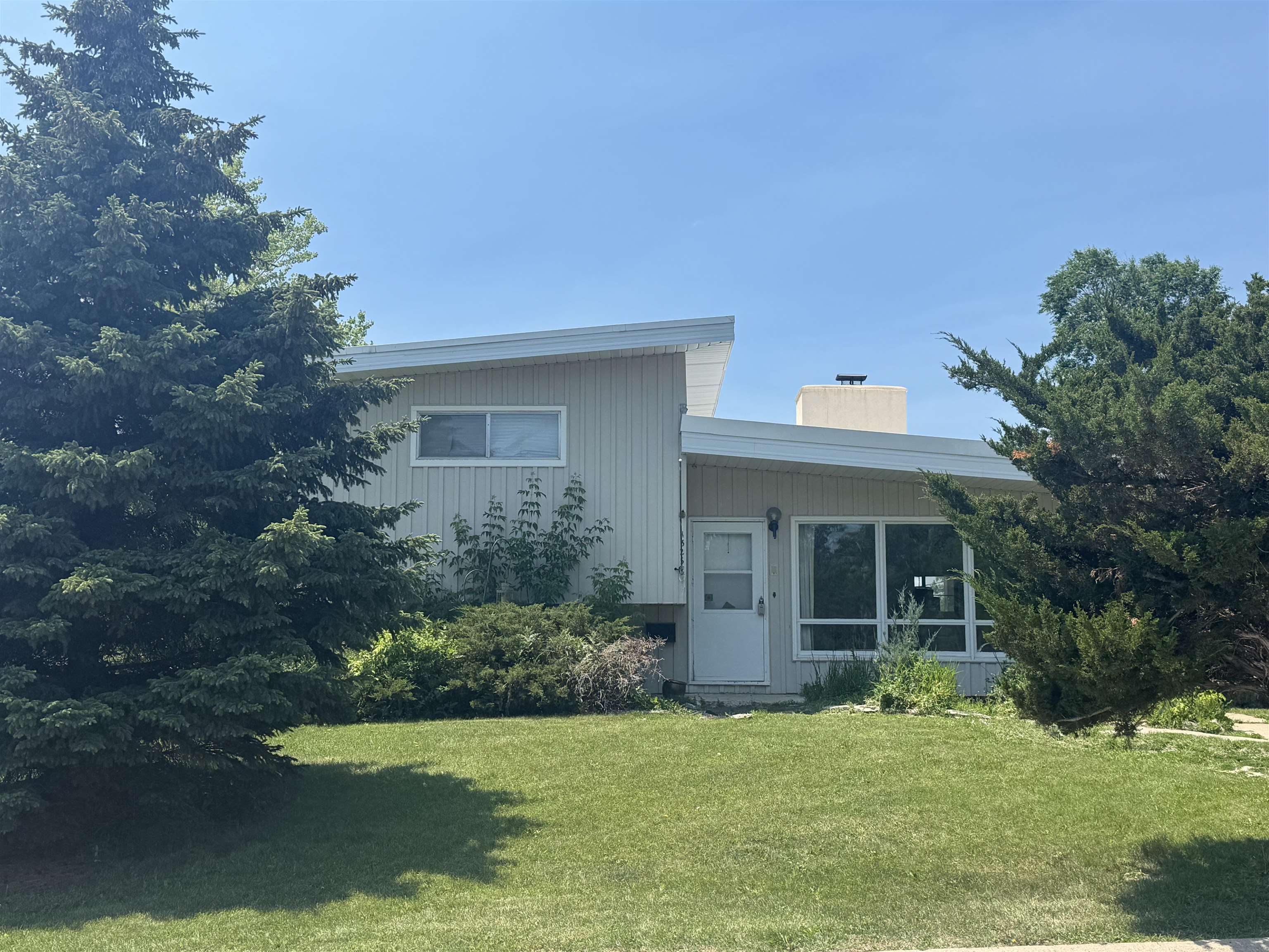 Property Photo: 1325 Nellie Street SD 57785