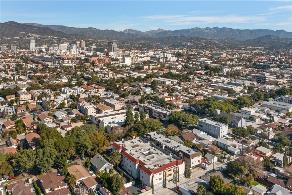 Property Photo: 420 W Windsor Road CA 91204