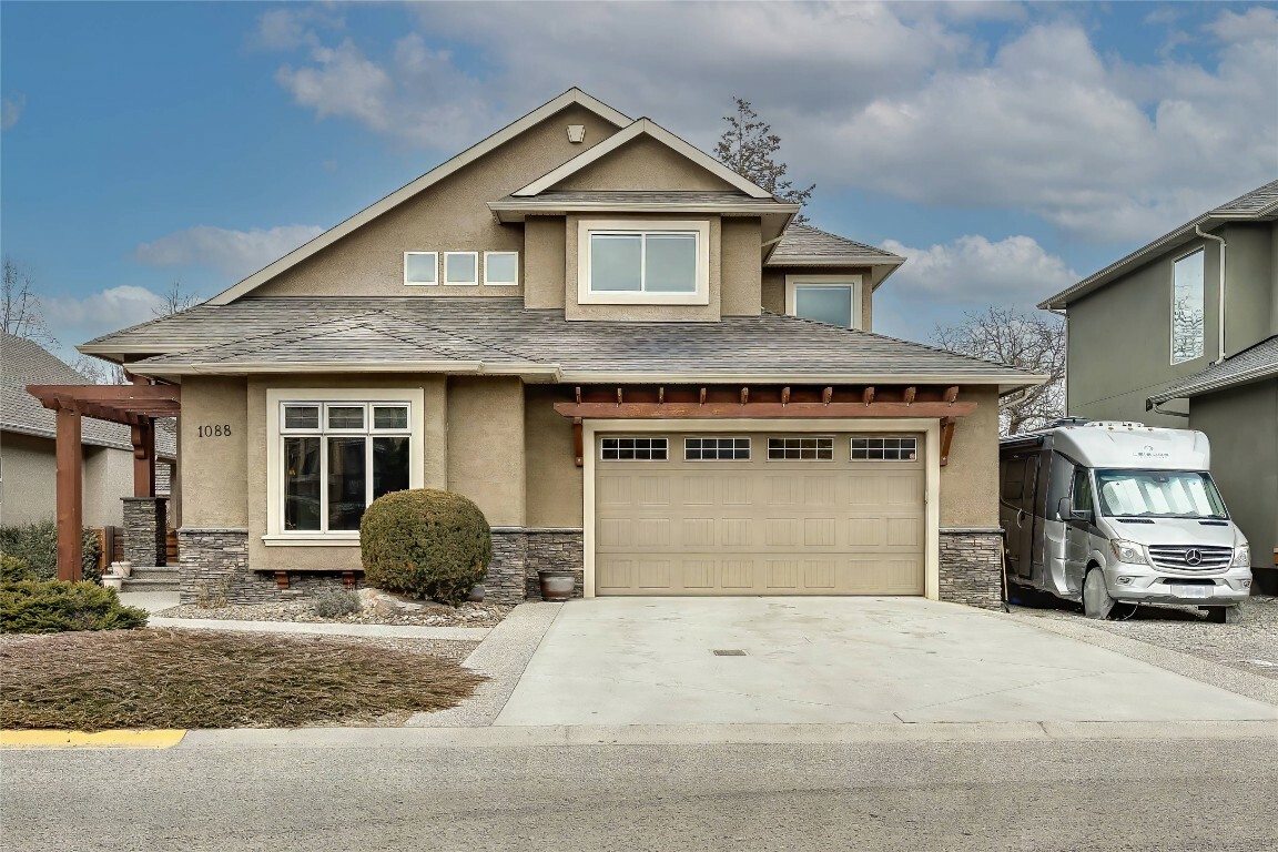 Property Photo:  1088 Barnes Avenue  BC V1W 3Y4 