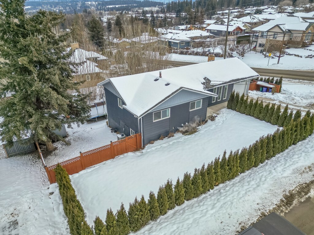 Property Photo:  1971 3 Avenue SE  BC V1E 1V2 