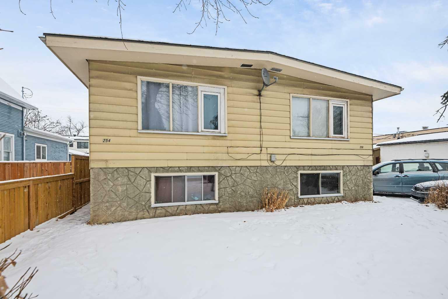 Photo de la propriété:  254 23 Avenue NE  AB T2E 1V7 