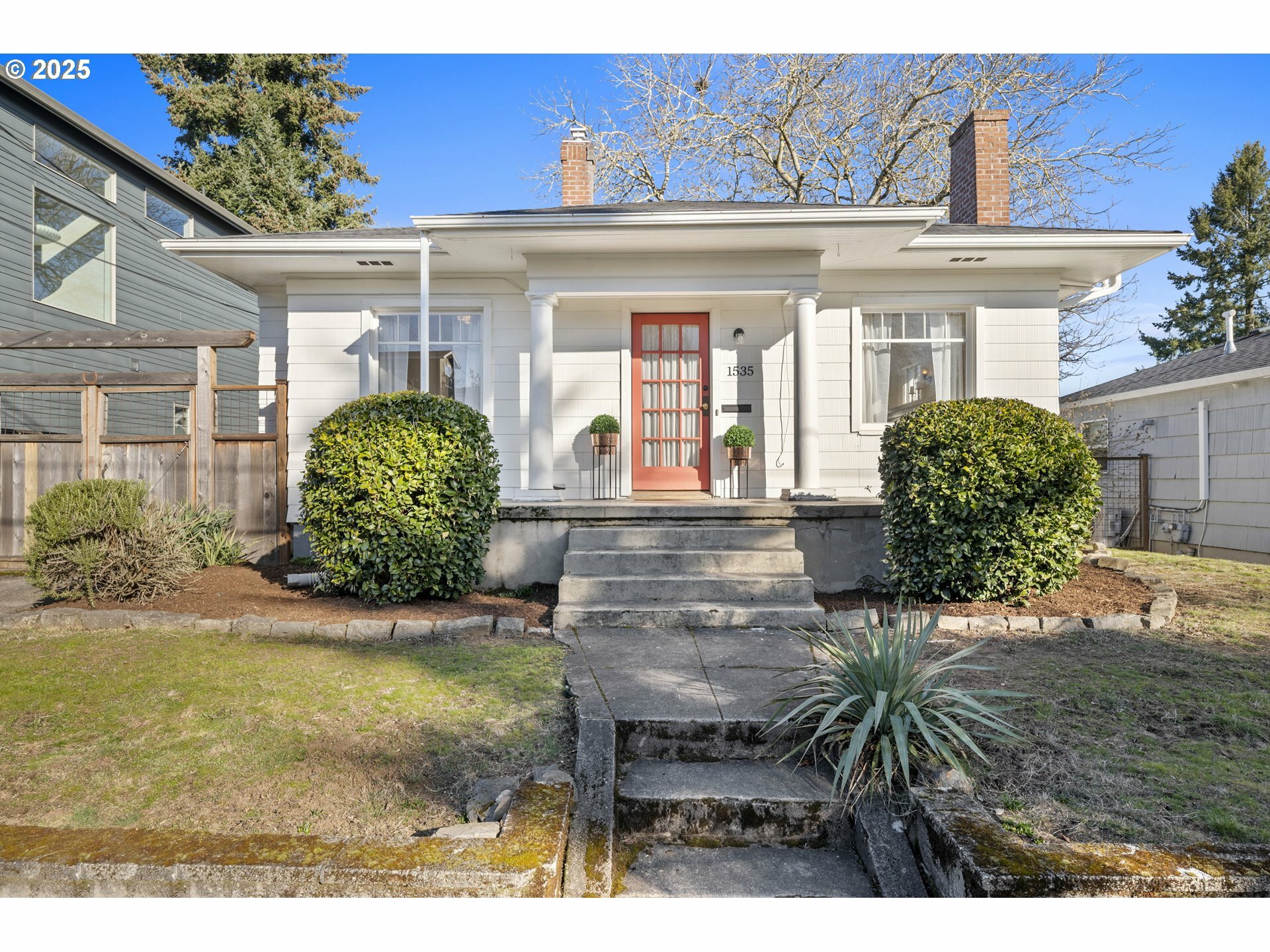 Property Photo: 1535 NE Rosa Parks Way OR 97211