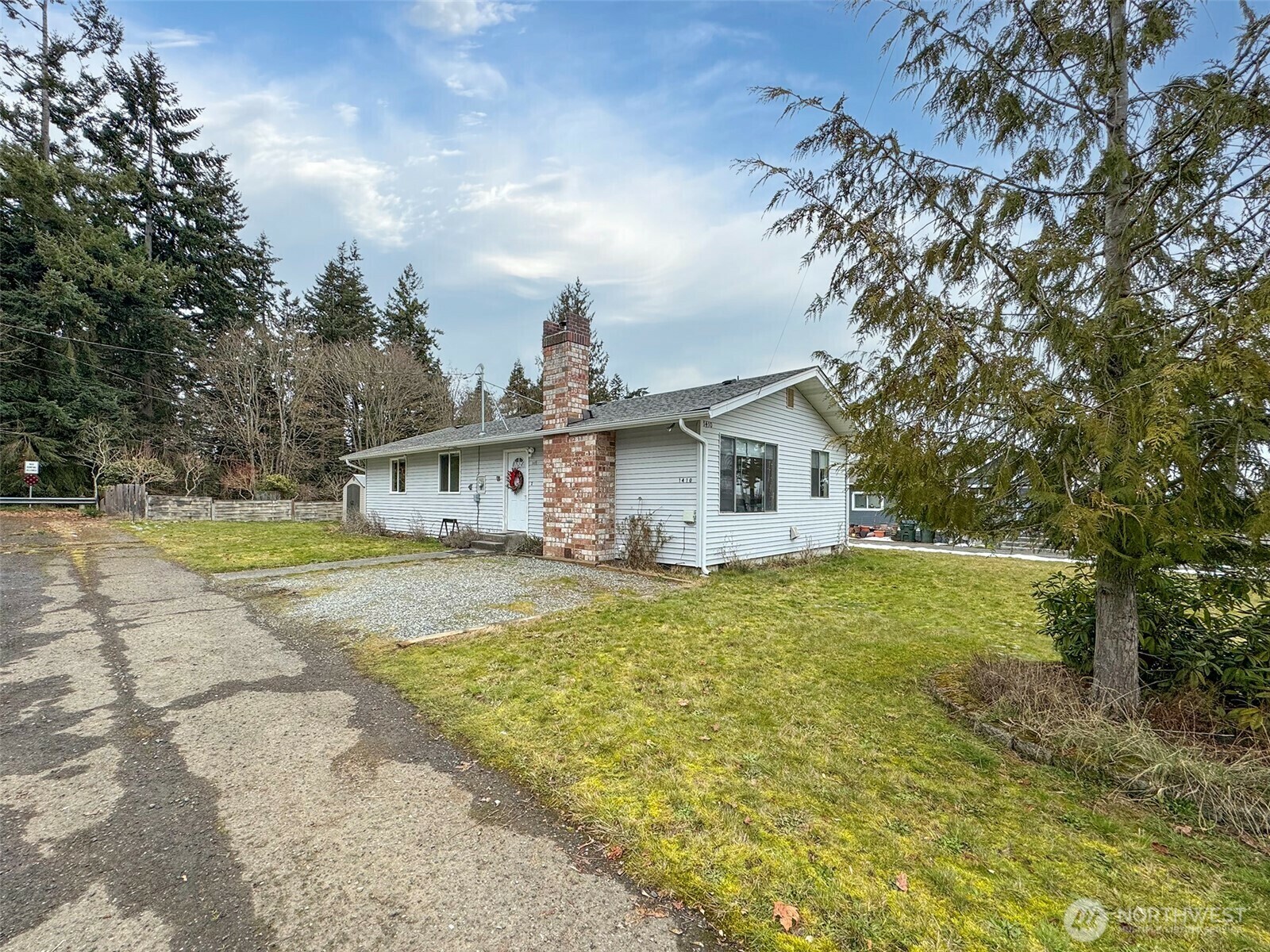 Property Photo:  1410 S Cedar Street  WA 98363 