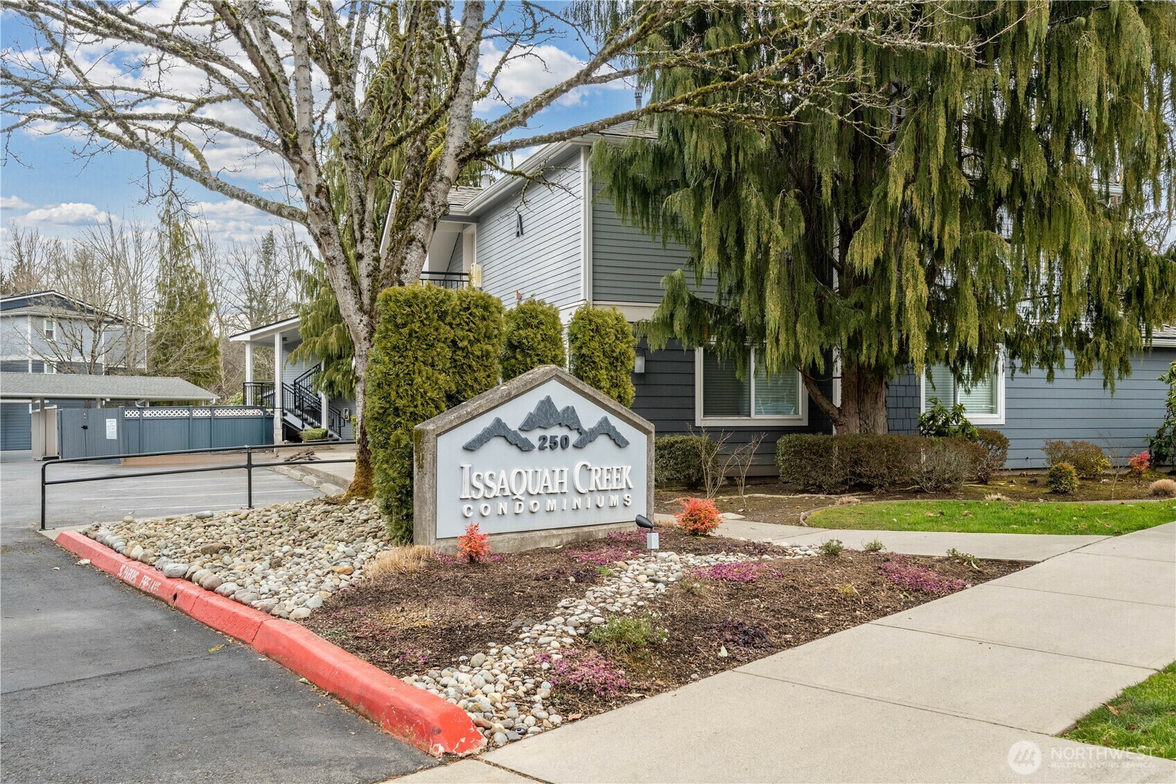 250 NW Dogwood Street D102  Issaquah WA 98027 photo