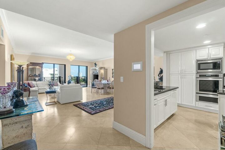 Property Photo: 200 E Palmetto Park Road 808 FL 33432