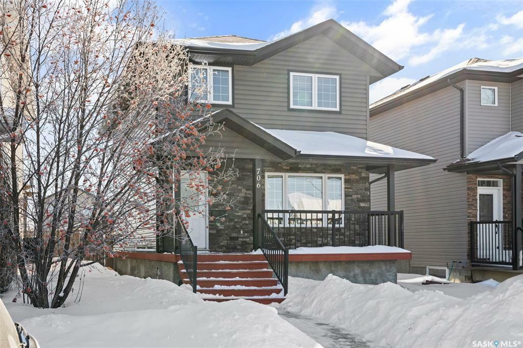 Property Photo:  706 Willowgrove Avenue  SK S7W 0A7 