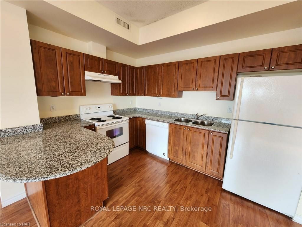 Property Photo:  135 James St S 812  ON L8P 2Z6 