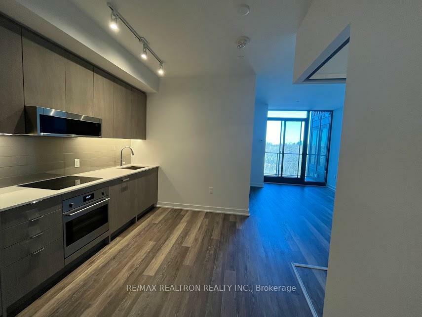 Property Photo: 250 Lawrence Avenue W 701 ON M5M 1B2