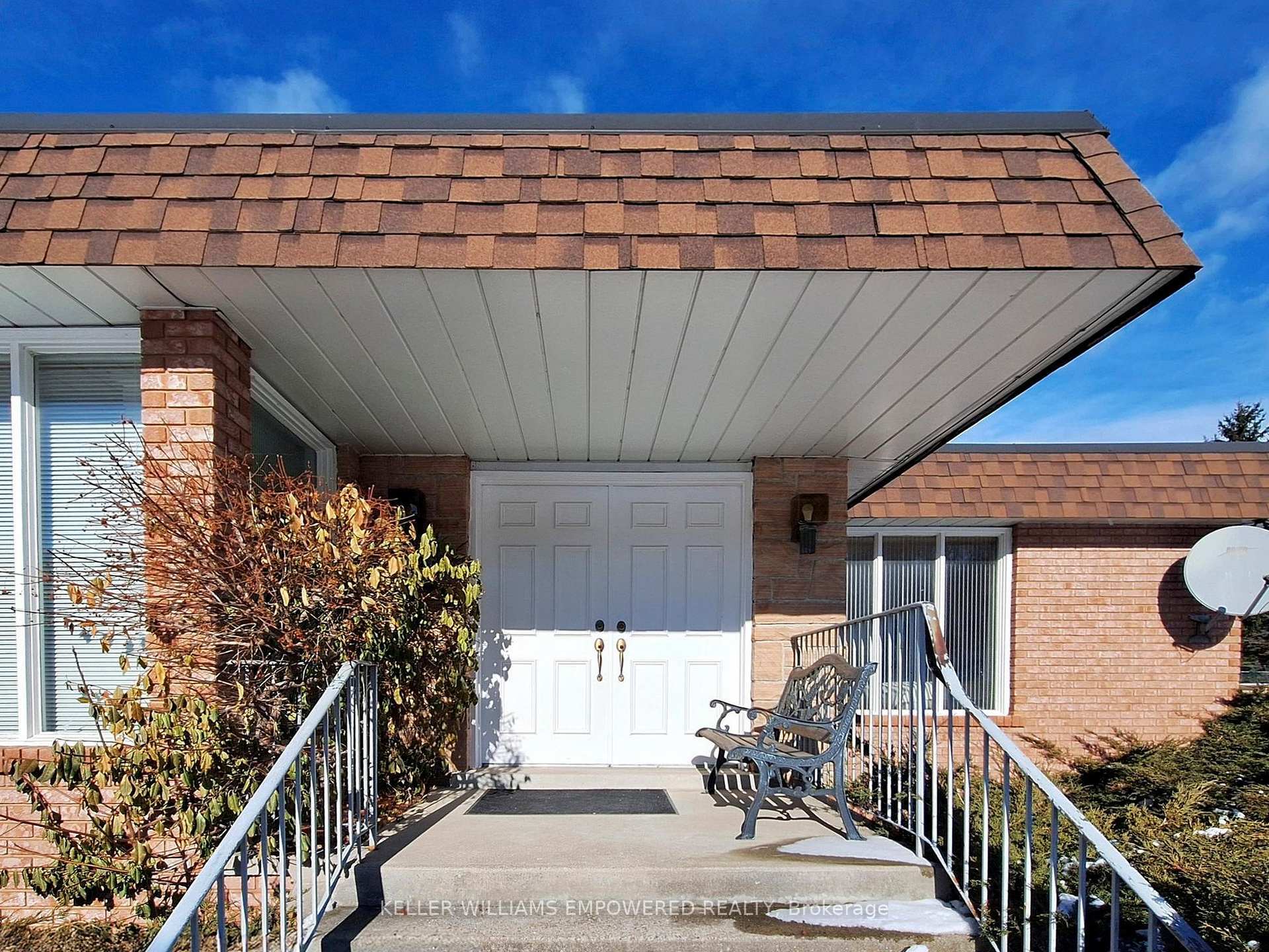 Property Photo: 315 Woodland Acres Crescent ON L6A 1G1