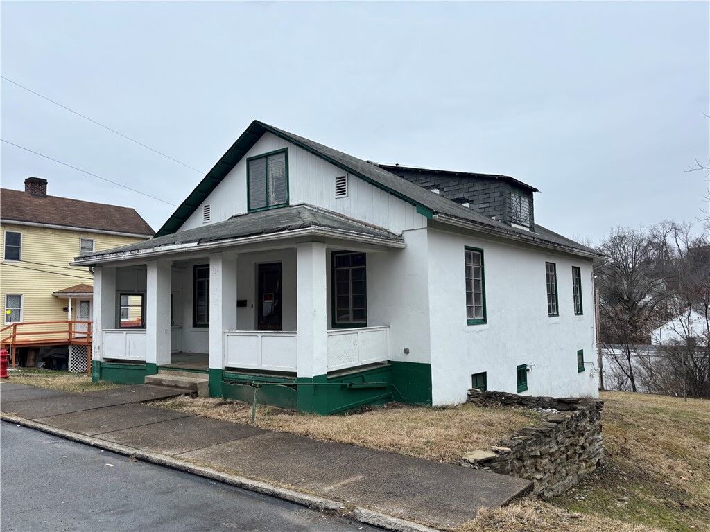 Property Photo:  601 Reamer St  PA 15601 