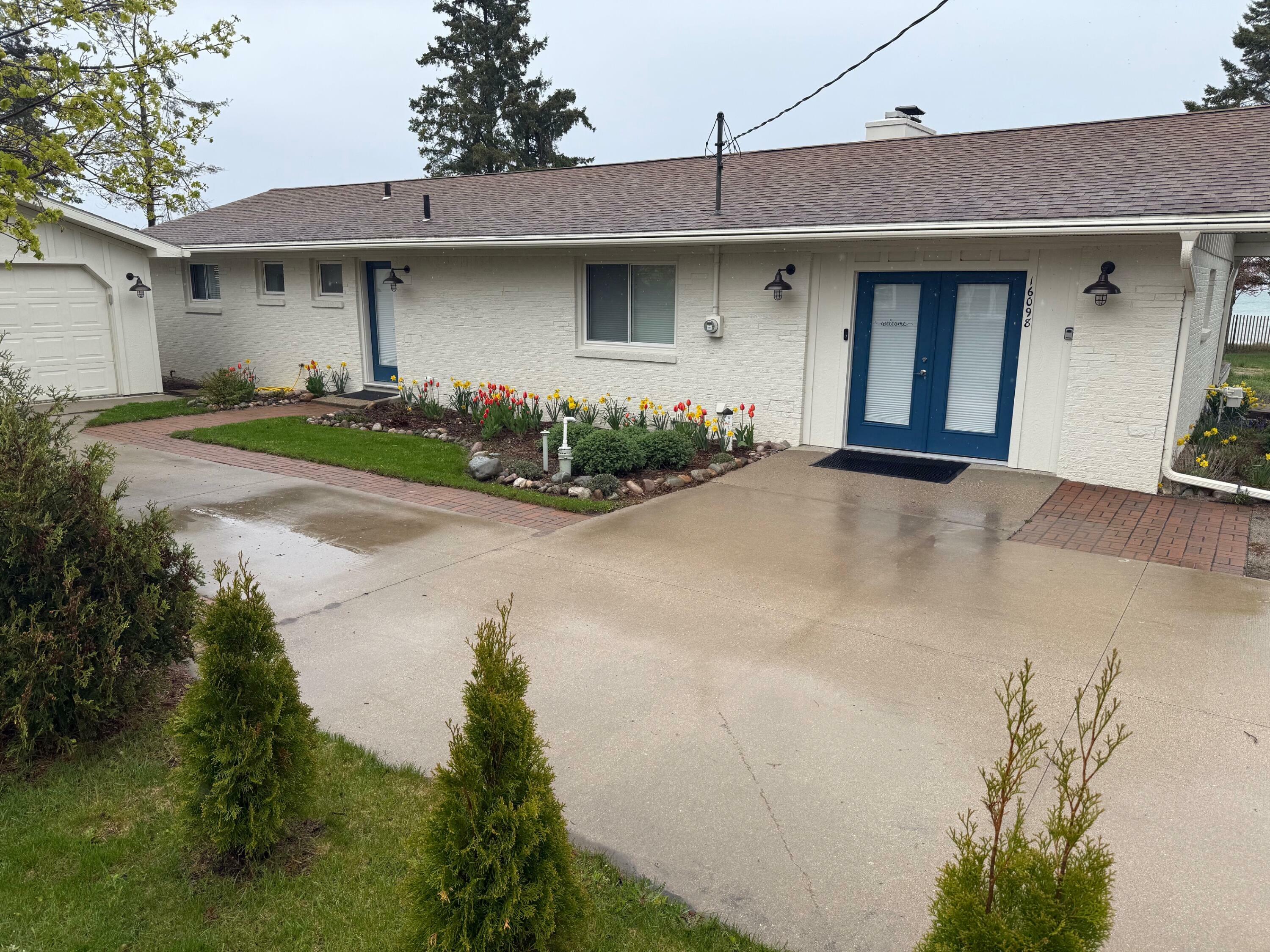 Property Photo:  16098 Glen Eagle Lane  MI 49759 