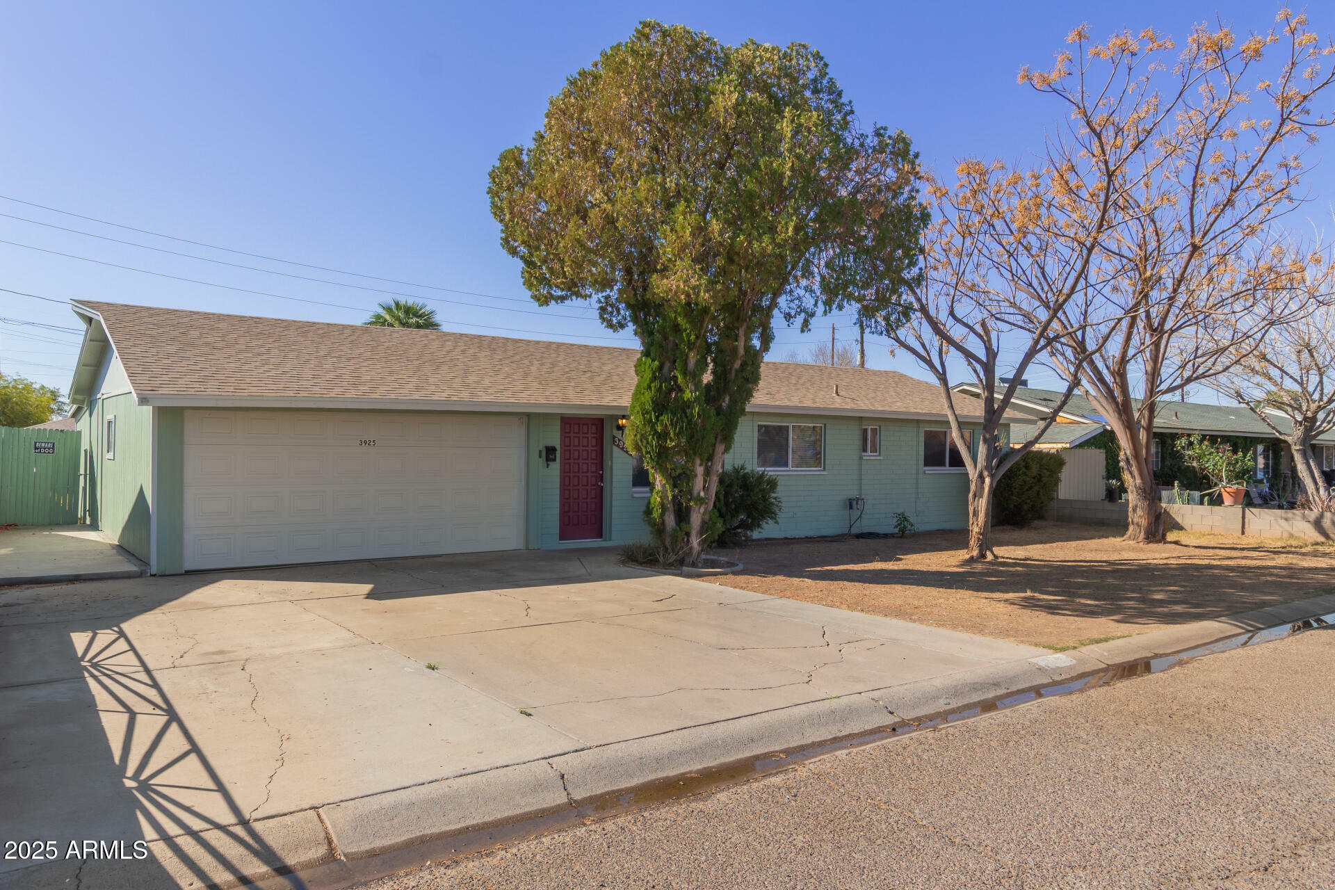 Property Photo: 3925 W Harmont Drive AZ 85051