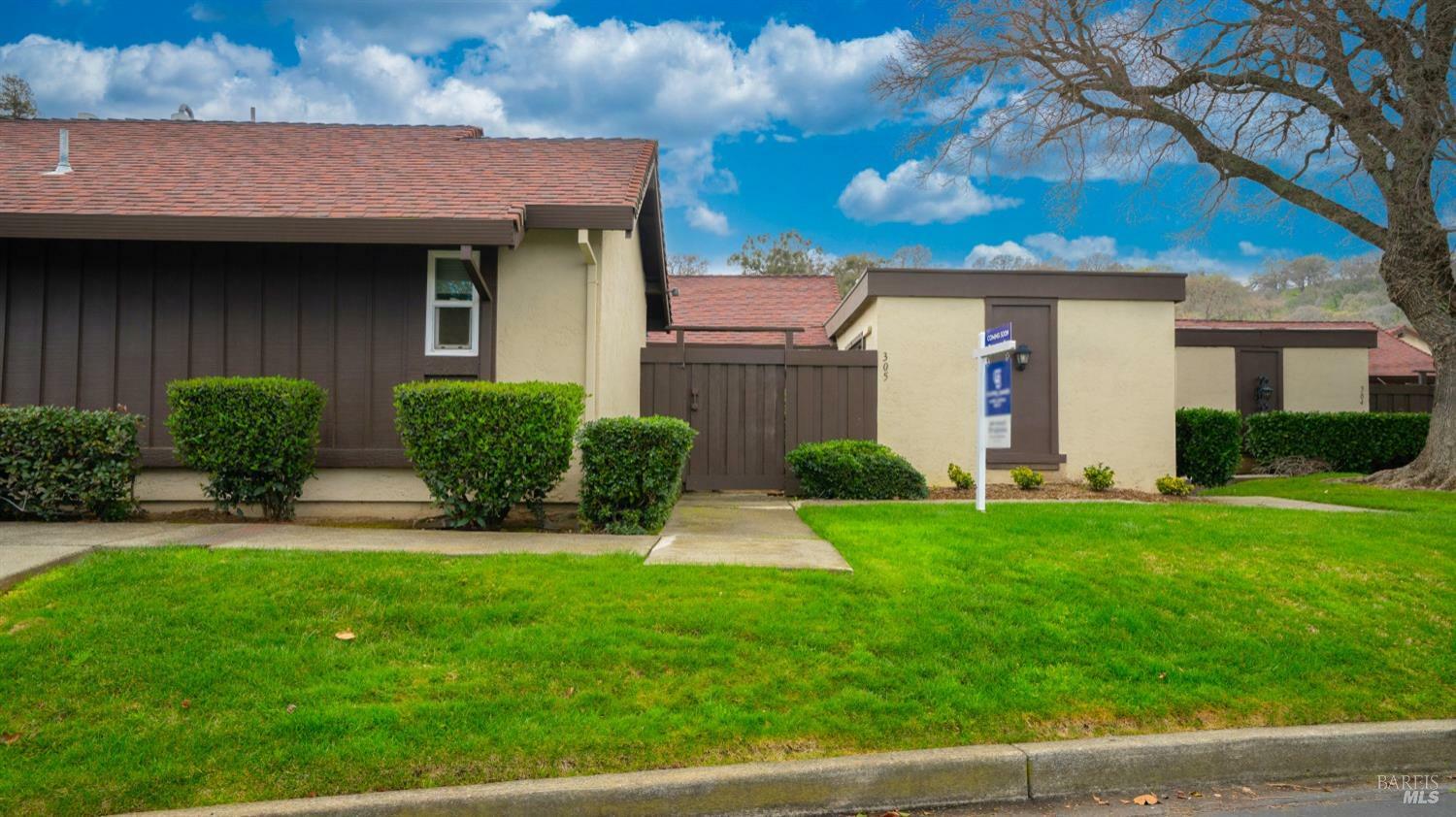 305 Creekview Court  Vacaville CA 95688 photo