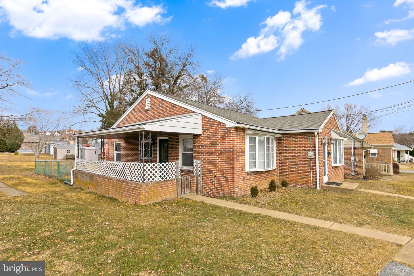 Property Photo:  811 Ridge Avenue  PA 17512 