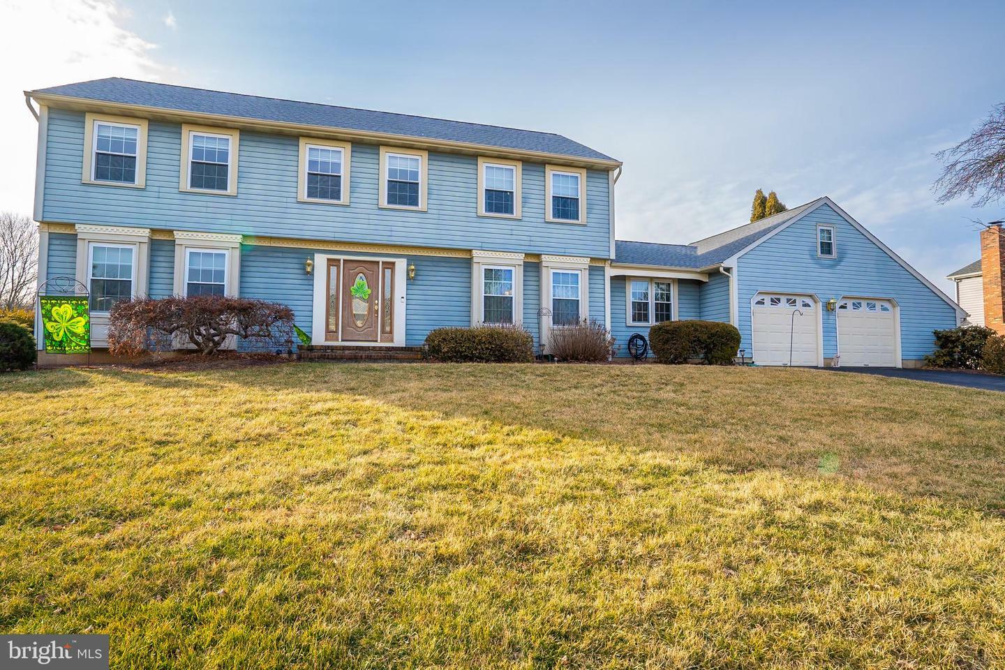 Property Photo:  7 Glengarry Way  NJ 08550 