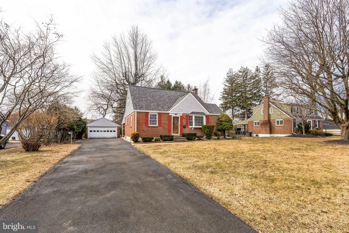 Property Photo:  105 Newington Drive  PA 19040 