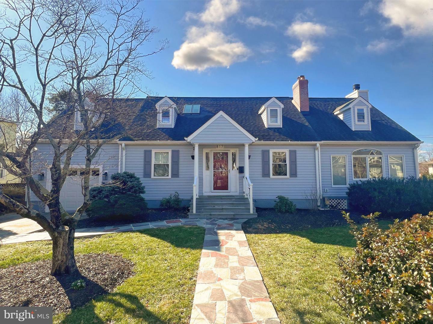 Property Photo:  817 Lincoln Avenue  VA 22046 