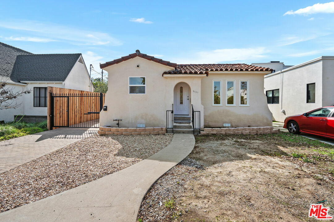 Property Photo:  3137   Hutchison Ave  CA 90034 