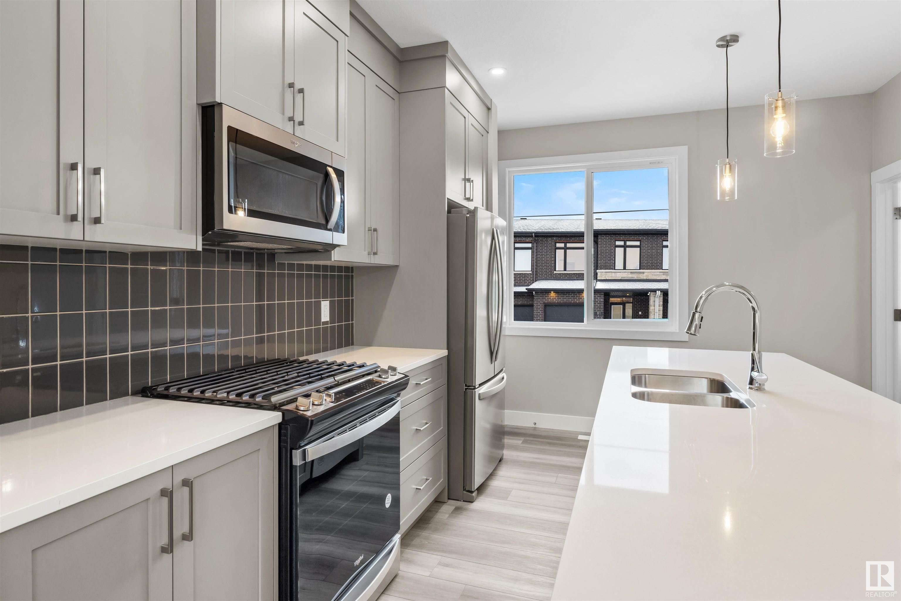 Photo de la propriété:  6905 25 Avenue SW 63  AB T6X 3B7 