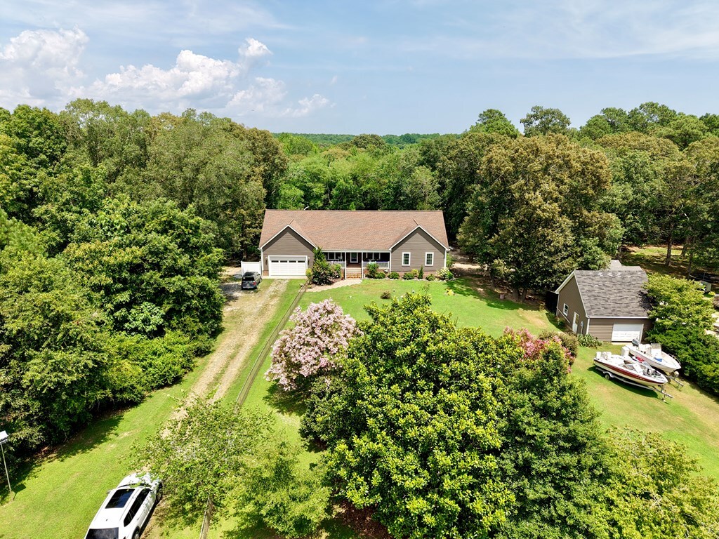 Property Photo: 17481 Mitchell Ln VA 23421