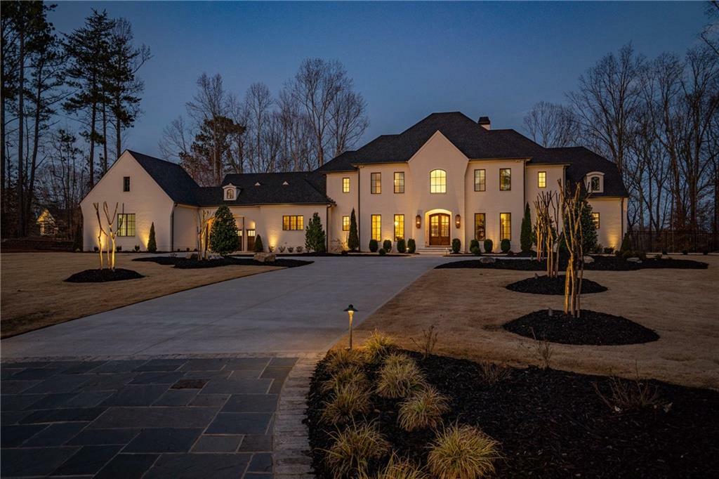 Property Photo: 1002 Overlook Terrace GA 30107