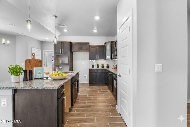 Property Photo:  937 Nayland Place  TX 79928 