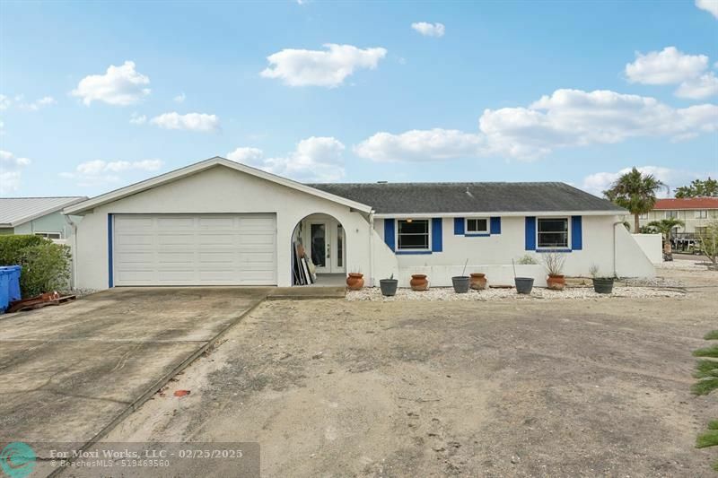 Property Photo: 928 Spindle Palm Way FL 33572