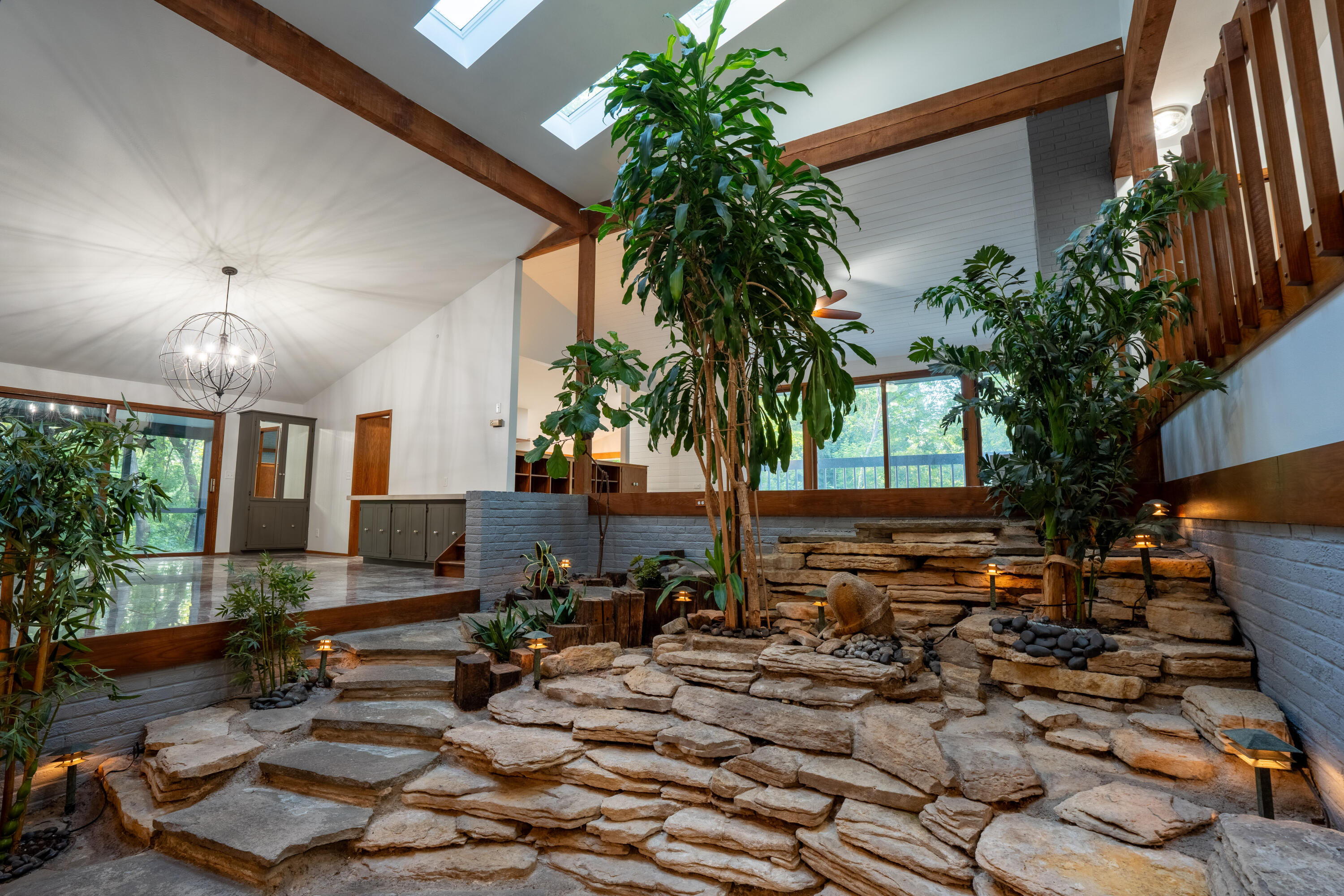 Property Photo:  1725 Old Oak Ct  WI 53005 