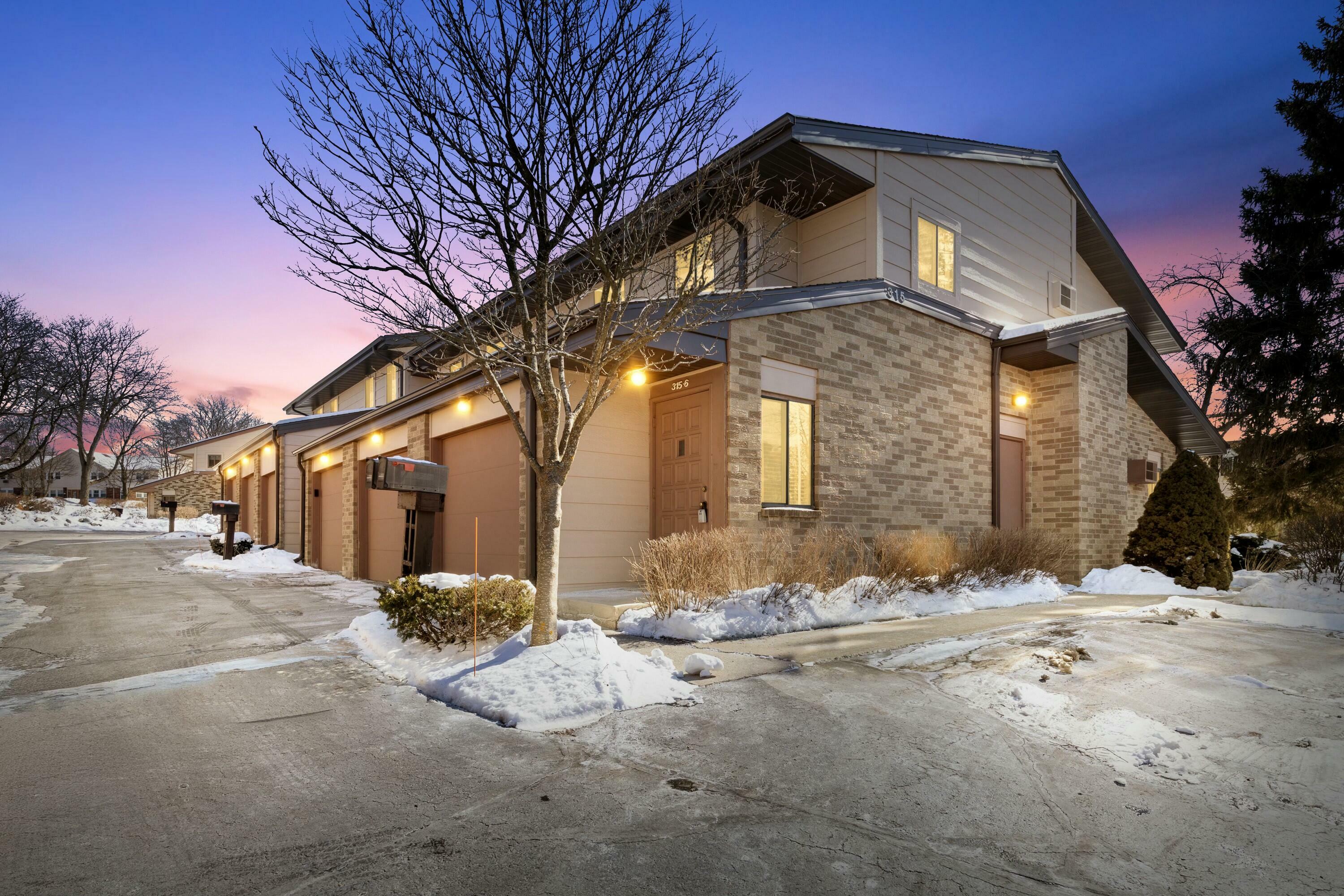 Property Photo: 315 Cheviot Chase - 6 WI 53186