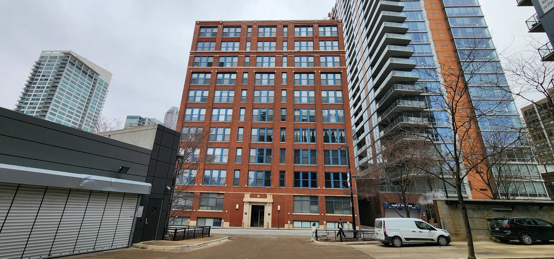 Property Photo: 124 W Polk Street 707 IL 60605