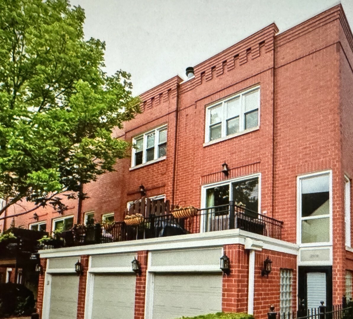 Property Photo:  2901 N Wolcott Avenue B  IL 60657 