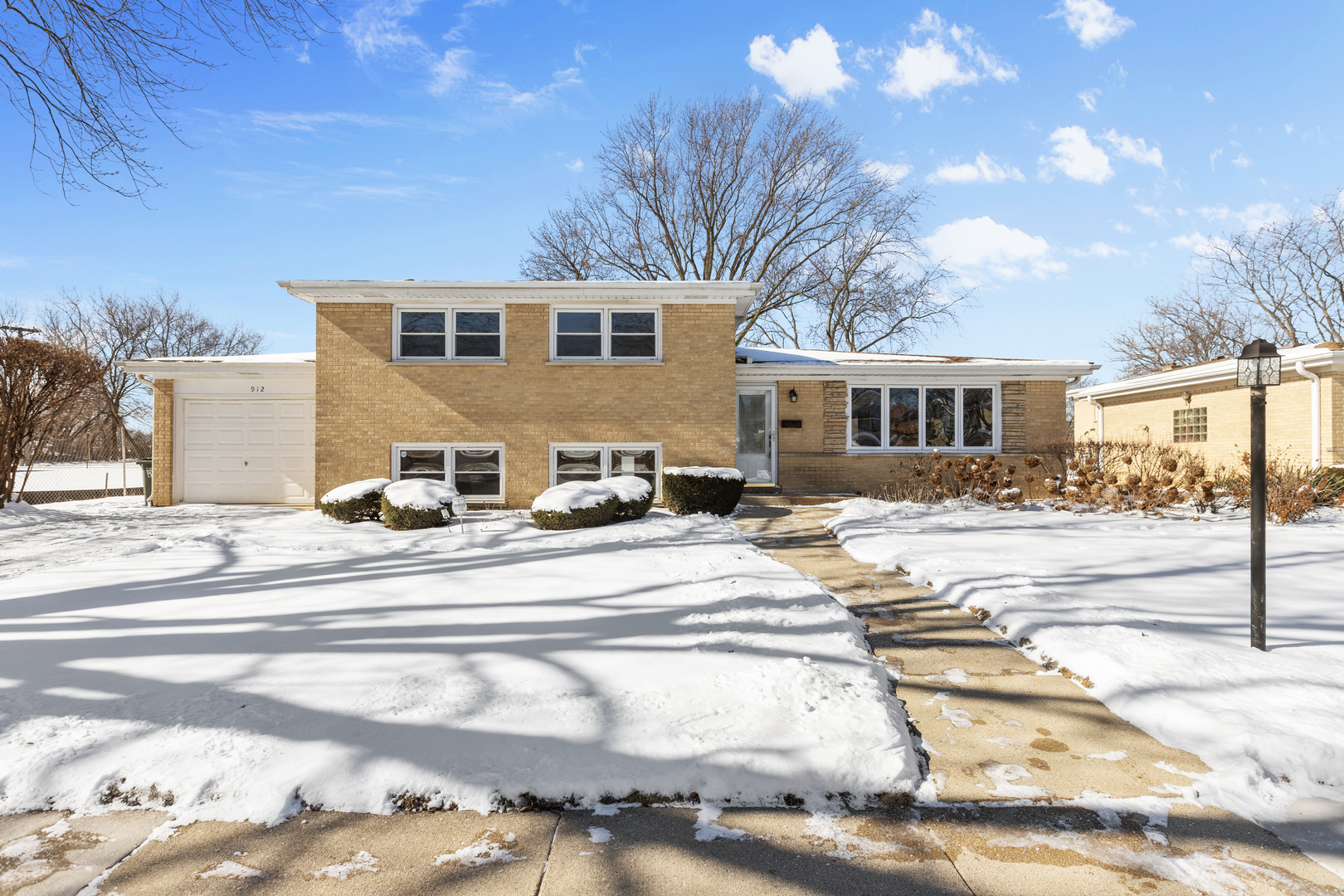 912 S Louis Street  Mount Prospect IL 60056 photo