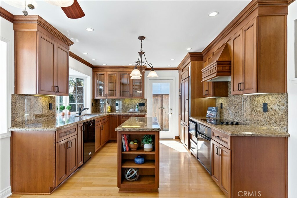 Property Photo: 15501 Cabot Circle CA 92647