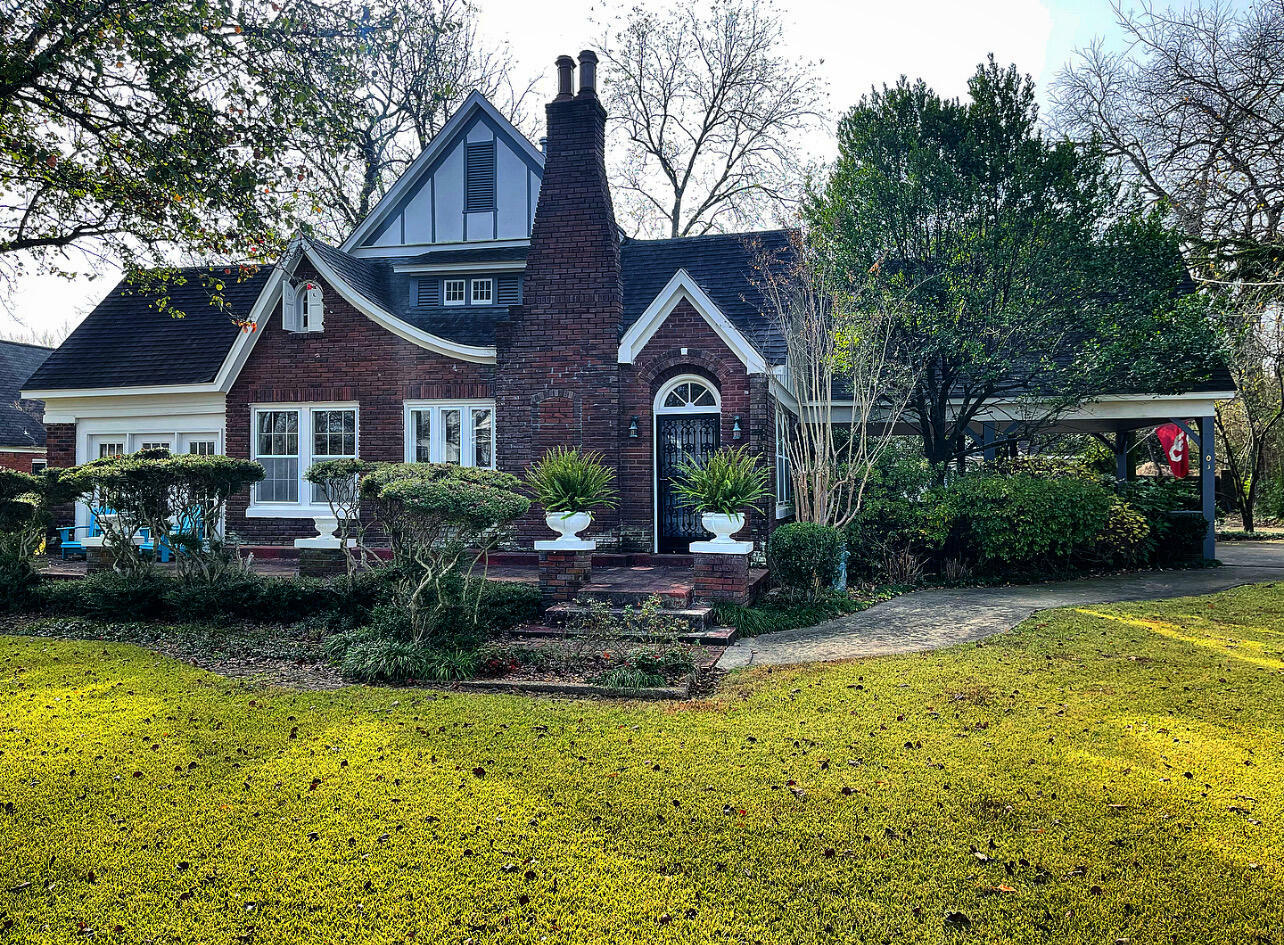 Property Photo:  403 Jefferson St.  MS 38860 