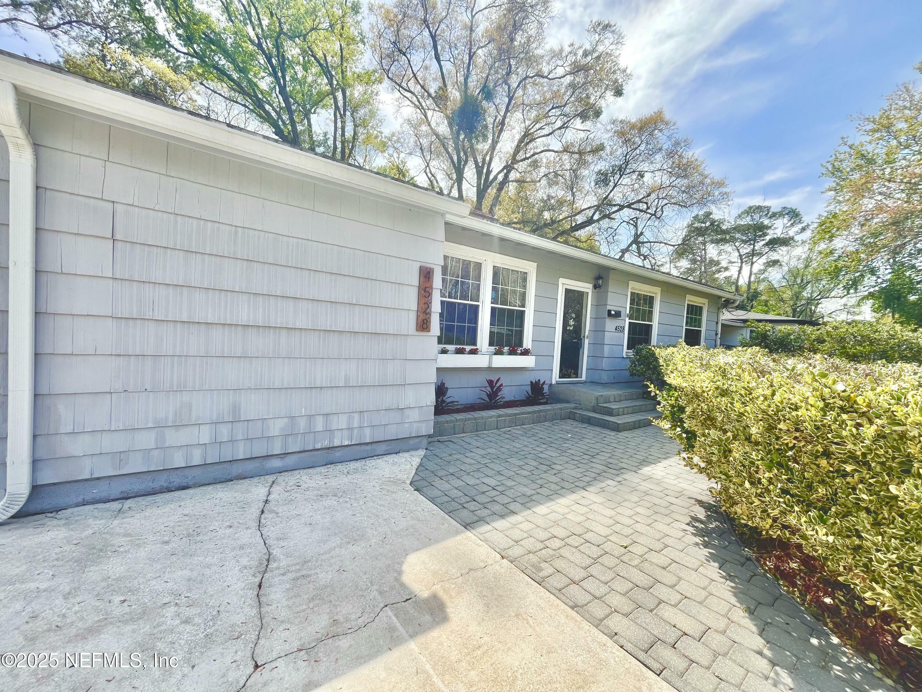 Property Photo:  4528 Plymouth Street  FL 32205 