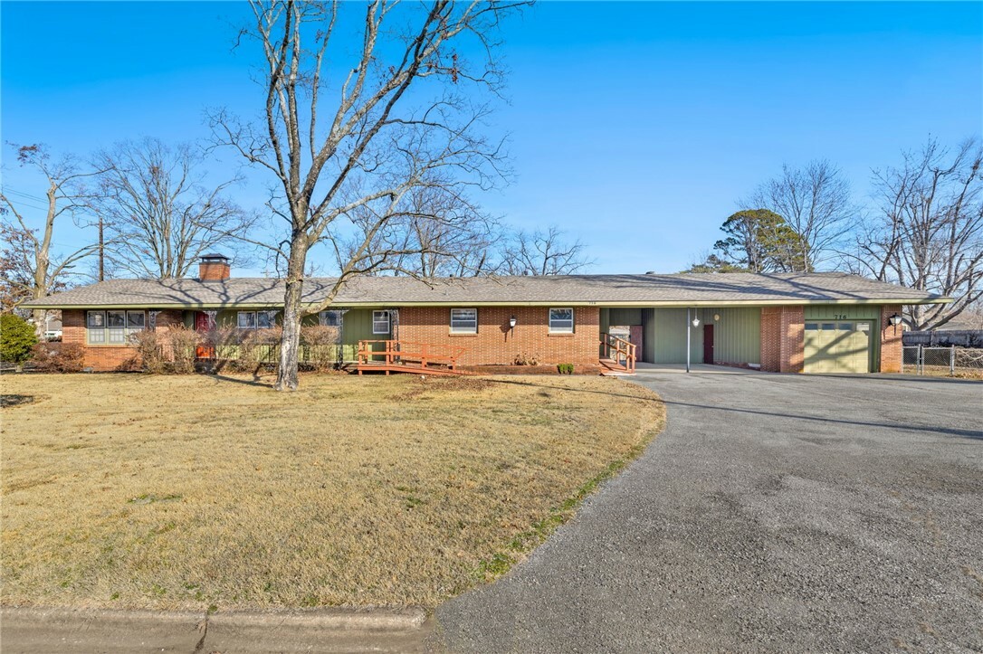 Property Photo:  716 Jefferson Street  AR 72712 