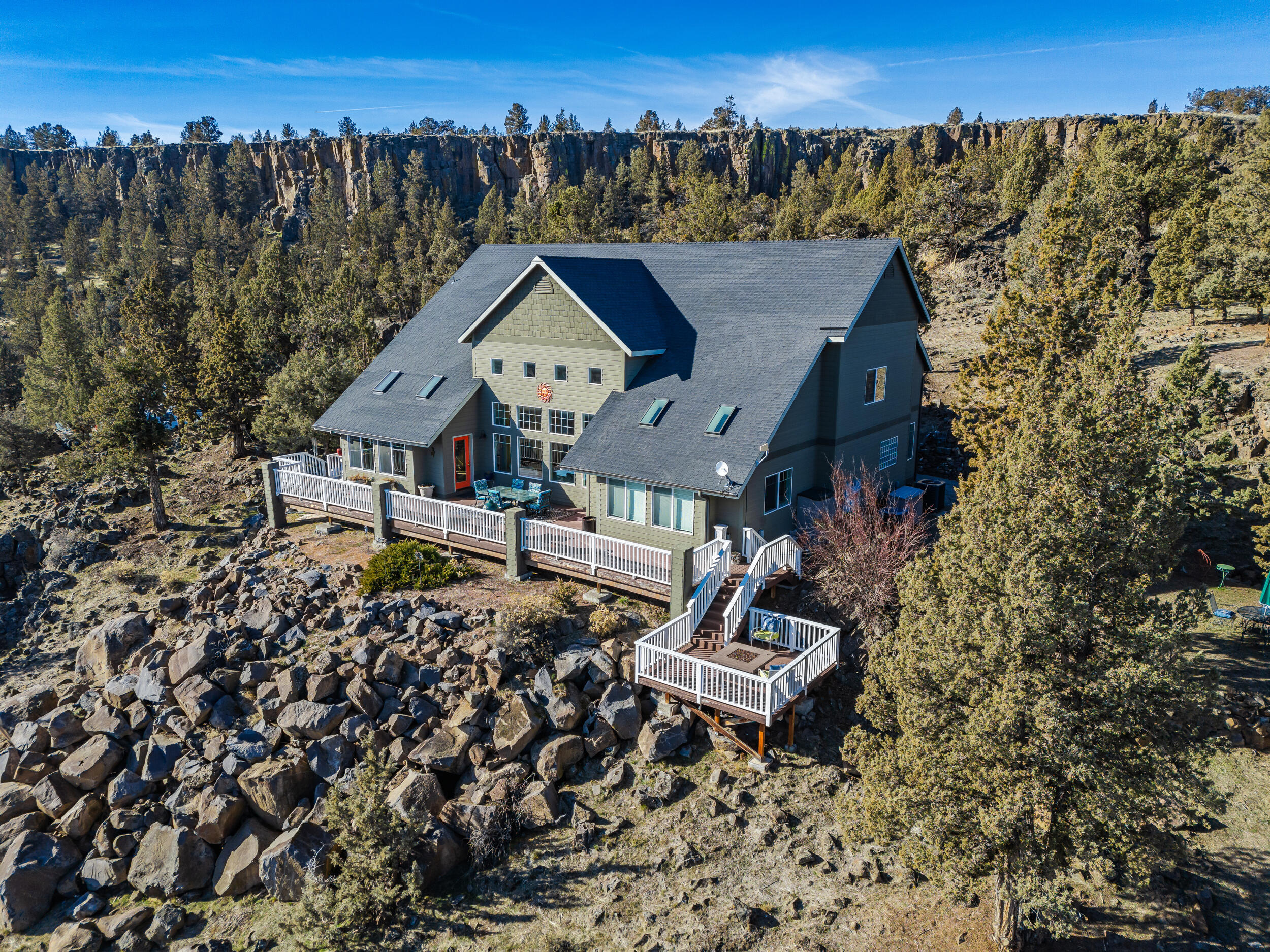 Property Photo: 2483 NW Century Drive OR 97754