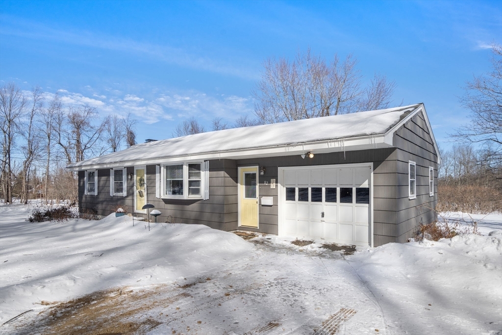 Property Photo:  82 Glenwood Rd  MA 01543 