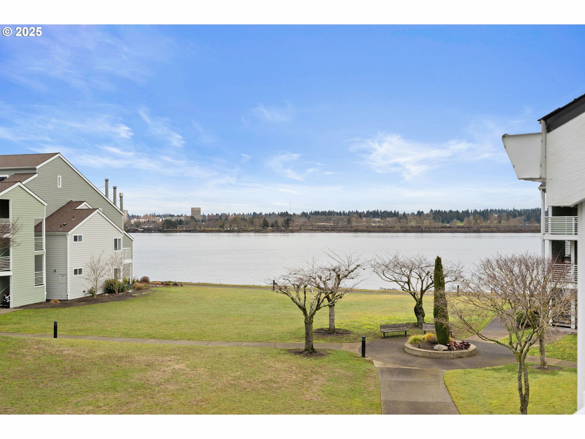 Property Photo:  185 N Hayden Bay Dr  OR 97217 