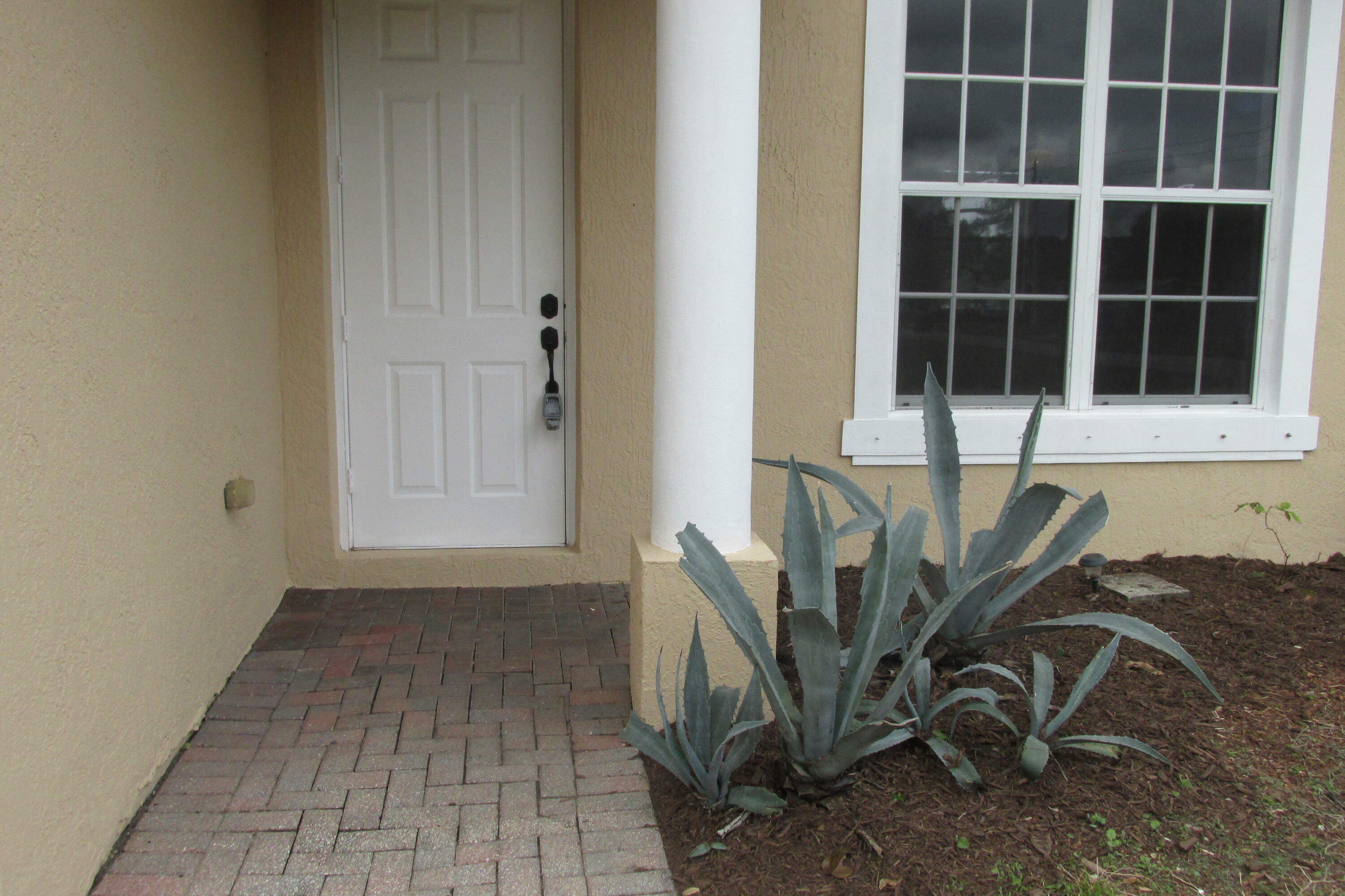 Property Photo: 2002 SW Trenton Lane FL 34983