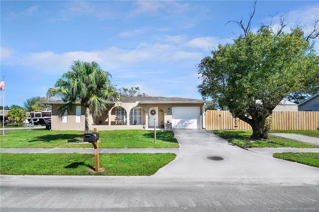 Property Photo:  835 SE Tierra Court  FL 34983 