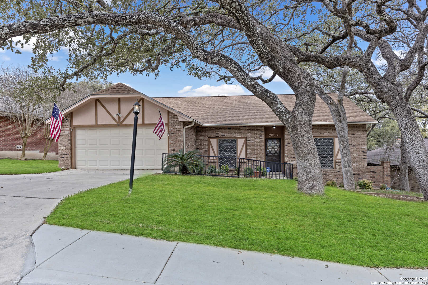 Property Photo:  7835 Creek Trail St  TX 78254 