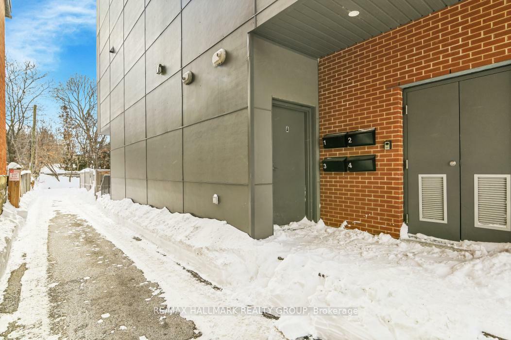Property Photo: 296 Somerset St E ON K1N 6W1