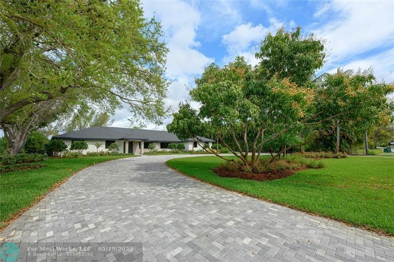 Property Photo: 15901 SW 54 Place FL 33331