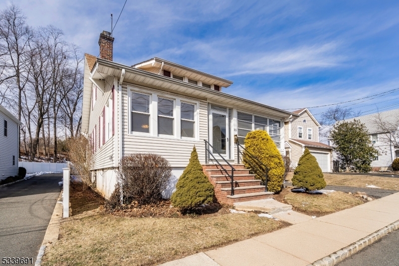 Property Photo:  35 Ashwood Ave 1  NJ 07901 